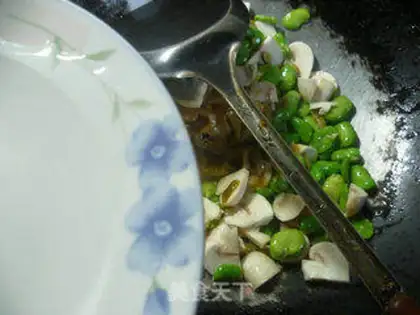 Make Squeeze mushrooms and fried beans step 4