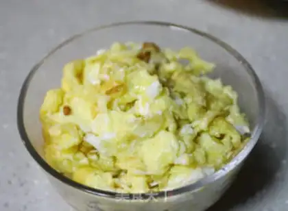 Make Golden fungus fried eggs step 3