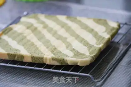 Make Double-colour tea cake rolls step 7