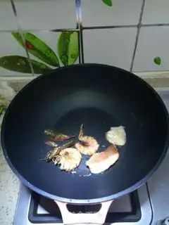 Make Spanish seafood step 6