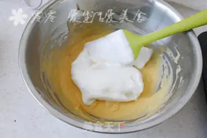 Make Swiss fruit cake roll step 3