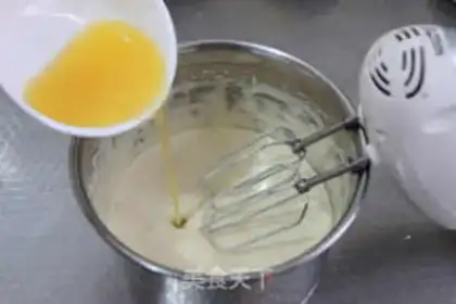 Make Orange rose cupcakes step 3