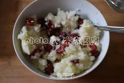 Make Cranberry and mashed potatoes step 2