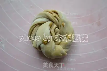 Make Red sugar walnut rolls step 5