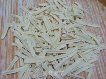 Make Scrambled his own spiral noodles step 1