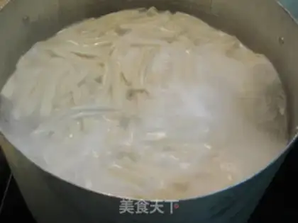 Make Scrambled his own spiral noodles step 2