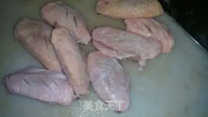Make The fragrance is on the wings step 3