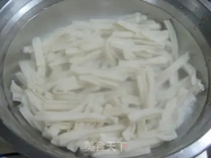 Make Scrambled his own spiral noodles step 3