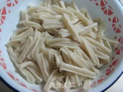 Make Scrambled his own spiral noodles step 4