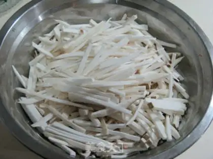 Make Scrambled his own spiral noodles step 8