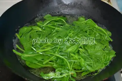 Make Peas with walnuts step 1