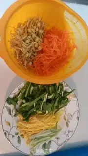Make Hot noodles and veggies step 4