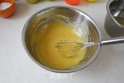 Make Double-colour tea cake rolls step 2