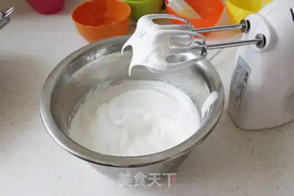 Make Double-colour tea cake rolls step 3