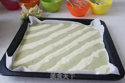 Make Double-colour tea cake rolls step 6