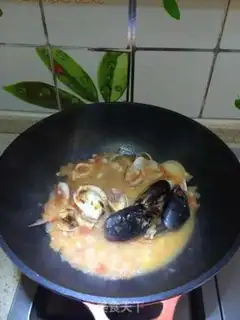 Make Spanish seafood step 3