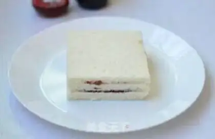 Make A jam sandwich step 3