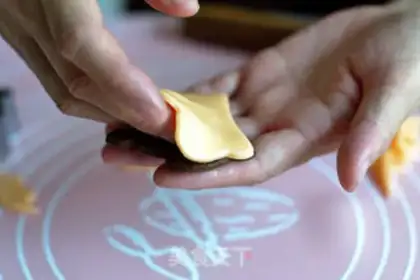 Make Rolling candy cookies step 3