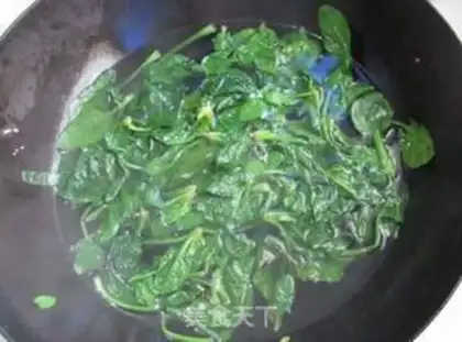 Make Bacon spinach salad step 2