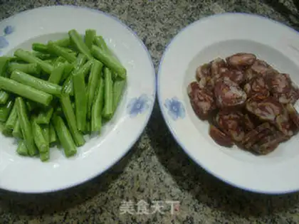 Make Spicy sausages and beans step 0