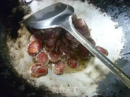 Make Spicy sausages and beans step 1