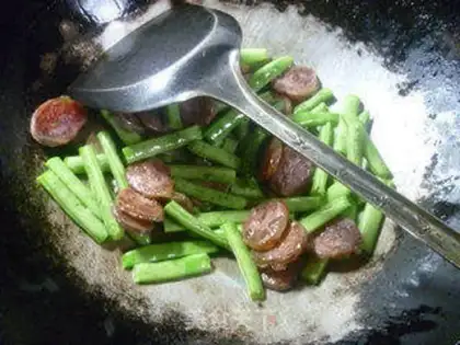 Make Spicy sausages and beans step 2