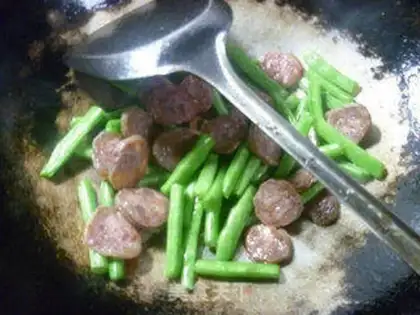 Make Spicy sausages and beans step 4