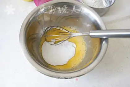 Make Banana Madeleine step 1