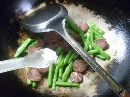Make Spicy sausages and beans step 5