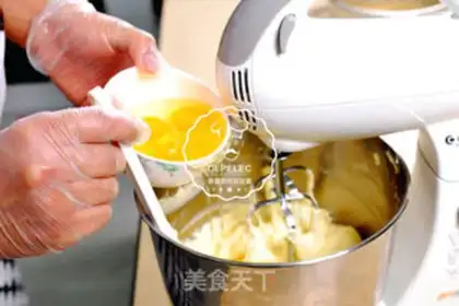 Make Yogurt cheesecake step 3