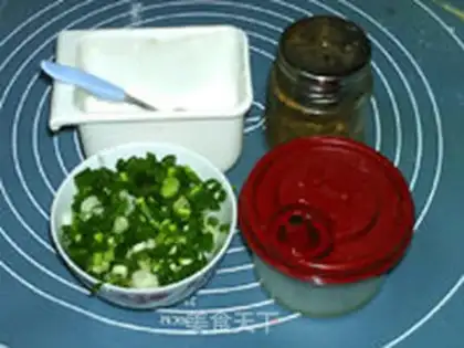 Make Onion pepper salt bean slag roll step 5