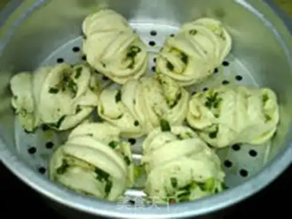 Make Onion pepper salt bean slag roll step 15