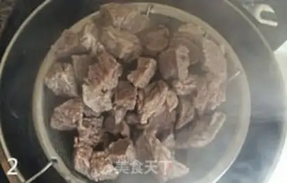 Make Tomato beef noodles step 1