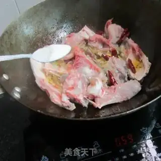 Make Dry pepper, fish head step 4