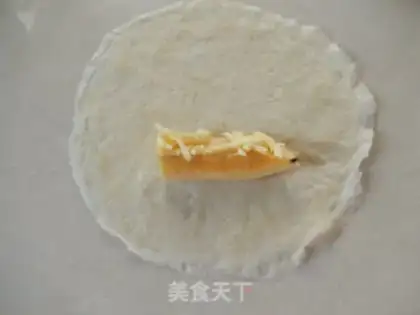 Make Banana cheese rolls step 2