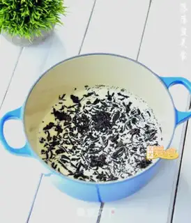 Make Milk tea caramel, taffy step 1