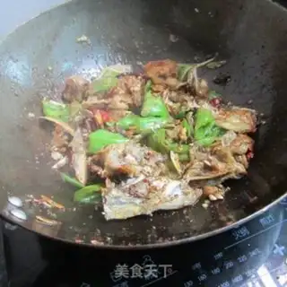 Make Dry pepper, fish head step 11