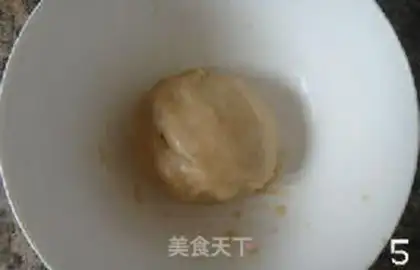 Make A wide bean saloon moon cake step 4