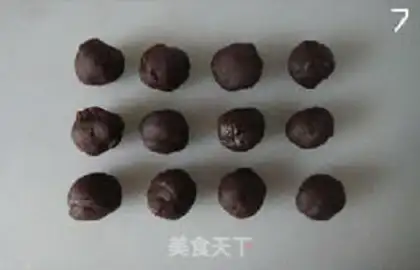 Make A wide bean saloon moon cake step 6