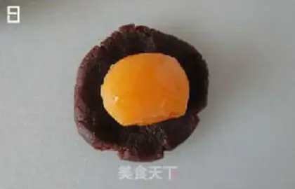 Make A wide bean saloon moon cake step 7