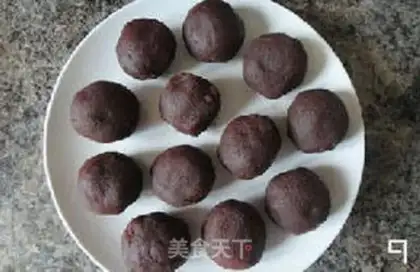 Make A wide bean saloon moon cake step 8