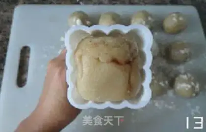 Make A wide bean saloon moon cake step 12