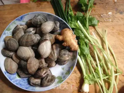 Make Scrambled clams step 0