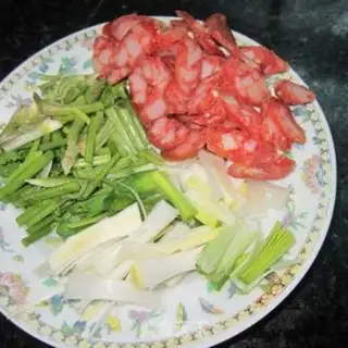 Make Garlic celery fried sausage step 1