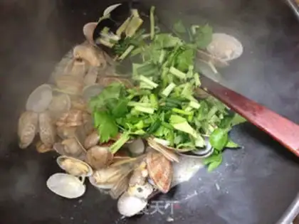 Make Scrambled clams step 5