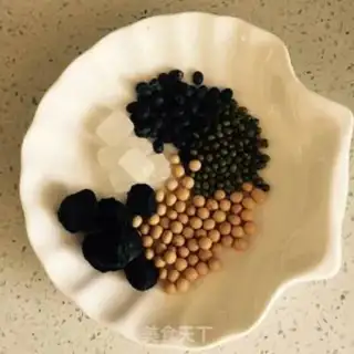 Make ♪ Omei iced sugar with three beans ♪ step 0