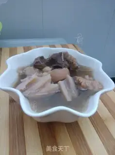 Make Peanut Lotus pigtail soup step 6
