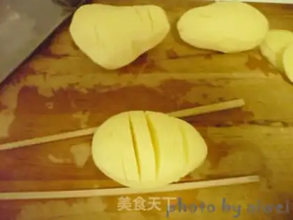 Make Salami accordion potatoes step 2