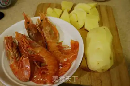 Make Spicy shrimp potato pot step 0