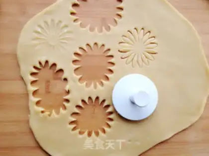 Make Flower cookies step 3